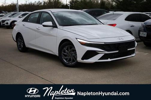 2024 Hyundai ELANTRA SEL