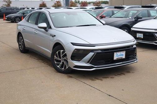 2026 Hyundai SONATA Hybrid Base