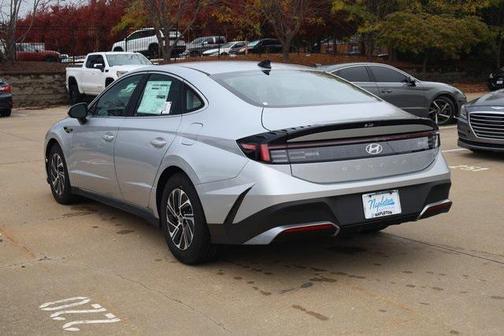 2026 Hyundai SONATA Hybrid Base