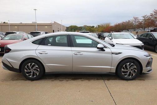 2026 Hyundai SONATA Hybrid Base