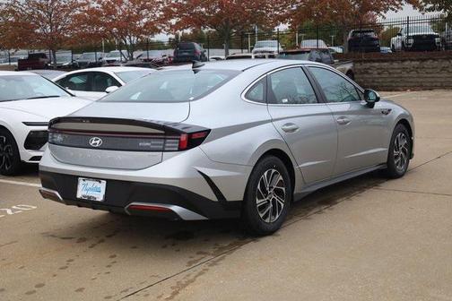 2026 Hyundai SONATA Hybrid Base