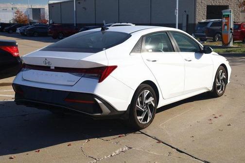 2025 Hyundai ELANTRA Limited