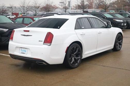 2022 Chrysler 300 Touring
