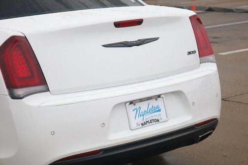 2022 Chrysler 300 Touring