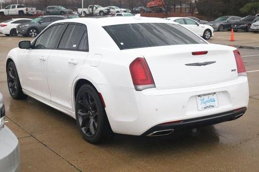 2022 Chrysler 300 Touring