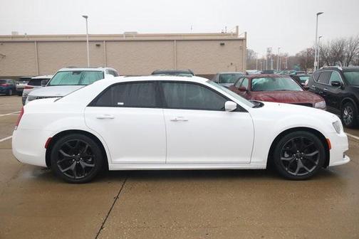 2022 Chrysler 300 Touring