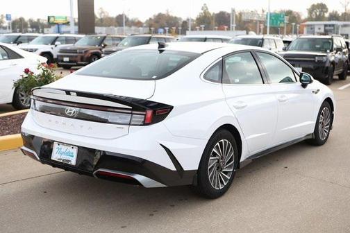 2025 Hyundai SONATA Hybrid SE