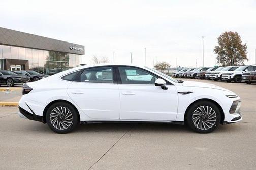 2025 Hyundai SONATA Hybrid SE