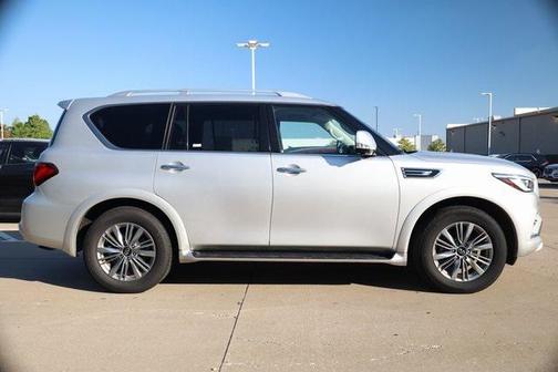 2022 INFINITI QX80 Luxe