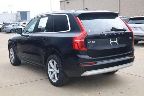 2022 Volvo XC90 T5 Momentum