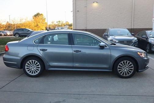 2016 Volkswagen Passat 1.8T SE w/Technology