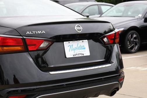 2022 Nissan Altima SR FWD