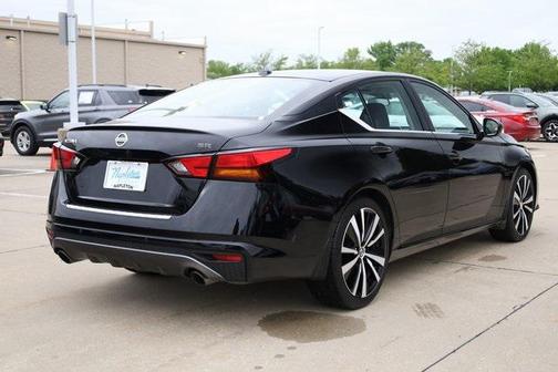 2022 Nissan Altima SR FWD