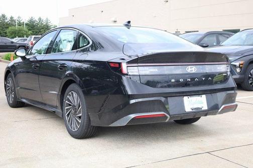 2025 Hyundai SONATA Hybrid SE