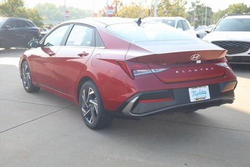 2025 Hyundai ELANTRA SEL