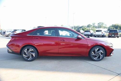 2025 Hyundai ELANTRA SEL