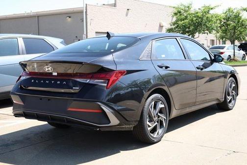 2025 Hyundai ELANTRA Sport
