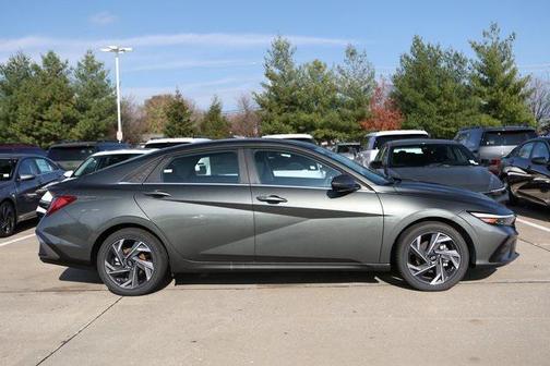2025 Hyundai ELANTRA SEL