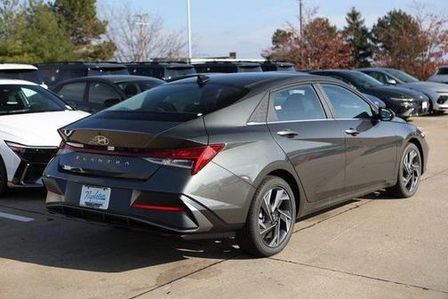 2025 Hyundai ELANTRA SEL