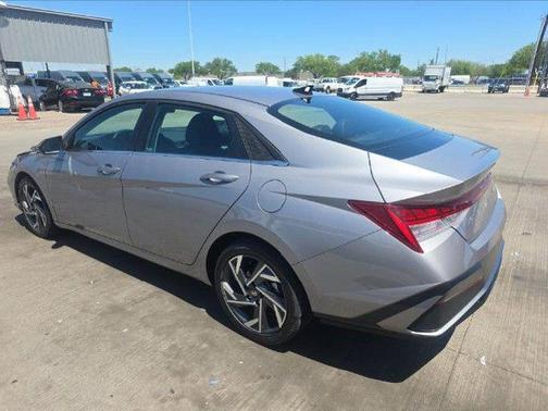 Fluid Metal 2025 Hyundai ELANTRA Limited