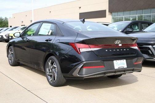 2025 Hyundai ELANTRA Sport