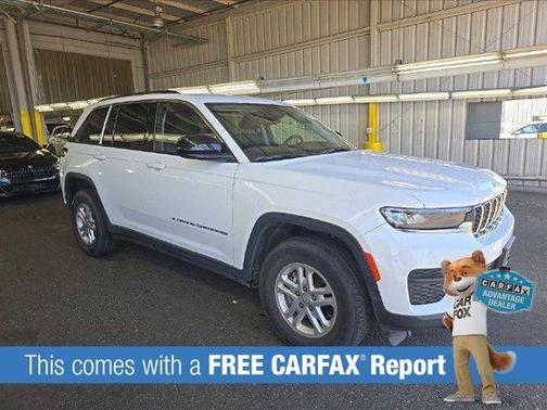 Bright White Clearcoat 2024 Jeep Grand Cherokee Laredo