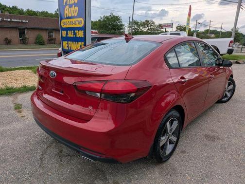 Red 2018 Kia Forte S