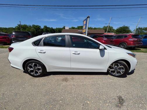 White 2021 Kia Forte LXS
