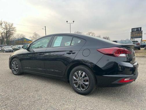 2020 Hyundai ELANTRA SE