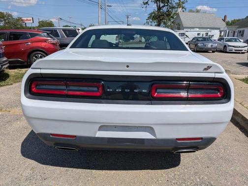 White 2019 Dodge Challenger SXT