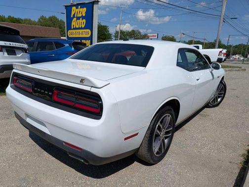 White 2019 Dodge Challenger SXT