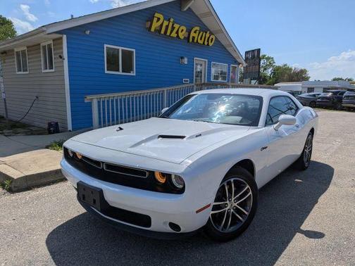 White 2019 Dodge Challenger SXT