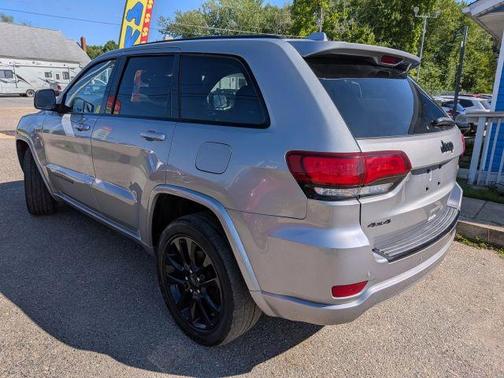 Gray 2018 Jeep Grand Cherokee Altitude