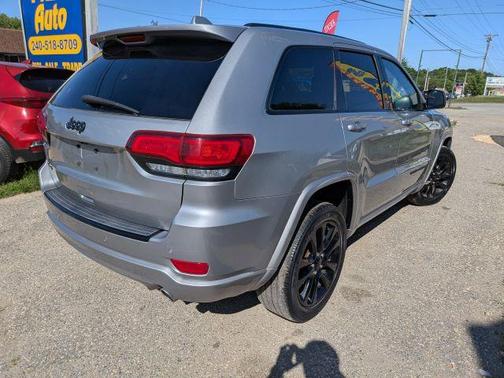 Gray 2018 Jeep Grand Cherokee Altitude