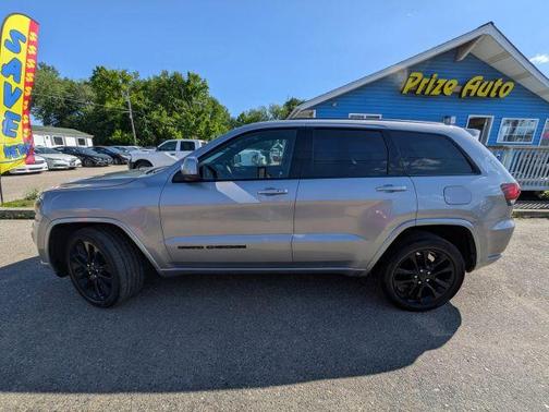 Gray 2018 Jeep Grand Cherokee Altitude