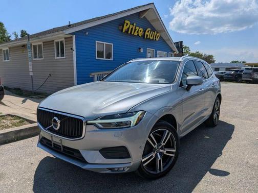 Silver 2018 Volvo XC60 T6 Momentum