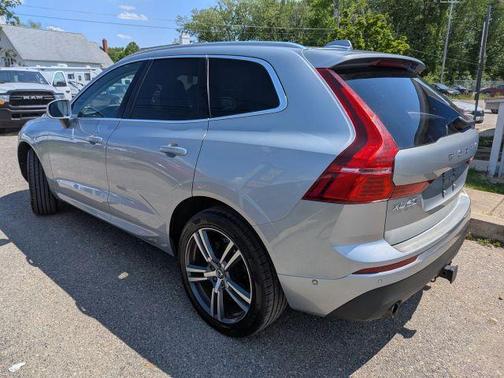 Silver 2018 Volvo XC60 T6 Momentum