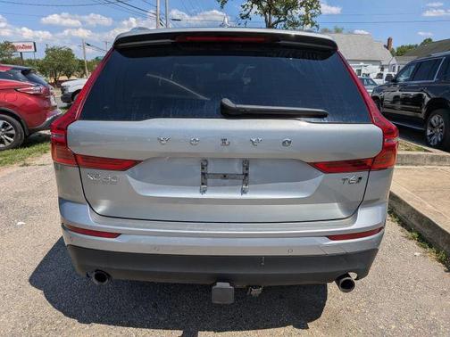 Silver 2018 Volvo XC60 T6 Momentum