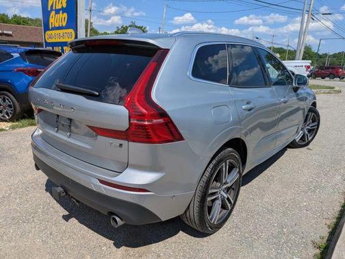 Silver 2018 Volvo XC60 T6 Momentum