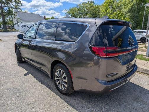 Gray 2022 Chrysler Pacifica Hybrid Touring L