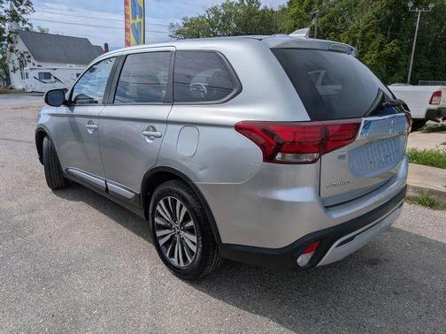 Silver 2020 Mitsubishi Outlander SE