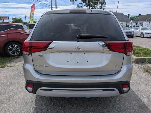 Silver 2020 Mitsubishi Outlander SE