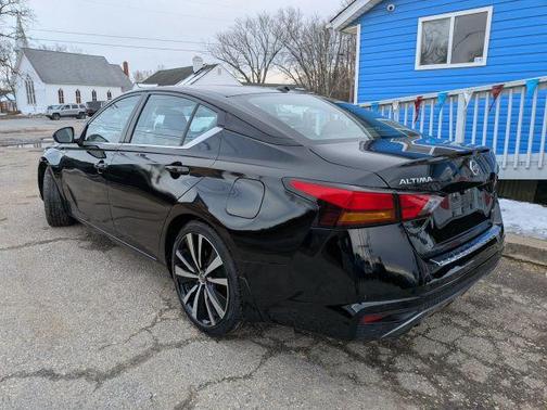 2022 Nissan Altima 2.0 SR