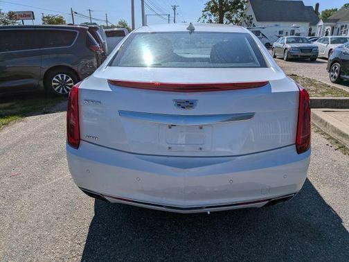 White 2017 Cadillac XTS Luxury