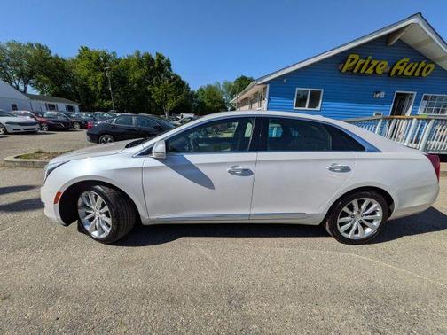 White 2017 Cadillac XTS Luxury