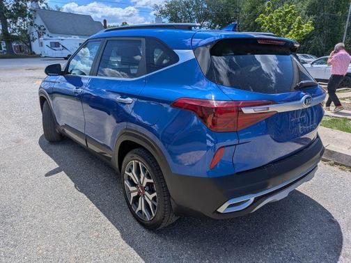 Blue 2021 Kia Seltos SX
