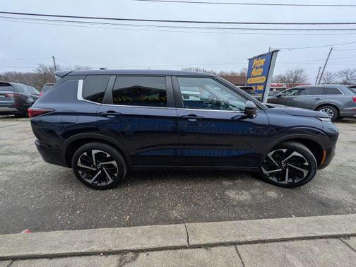 2022 Mitsubishi Outlander SE