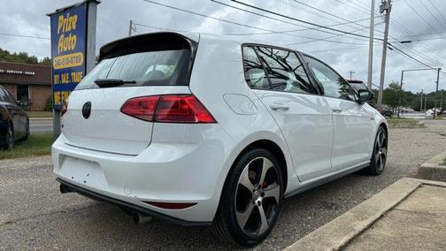 2017 Volkswagen Golf GTI SE 4-Door