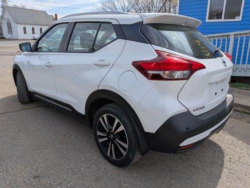 2020 Nissan Kicks SR