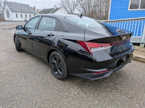 2021 Hyundai ELANTRA SEL